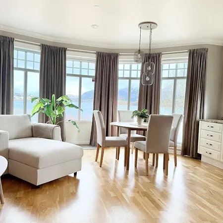 With Sea View * Stokmarknes